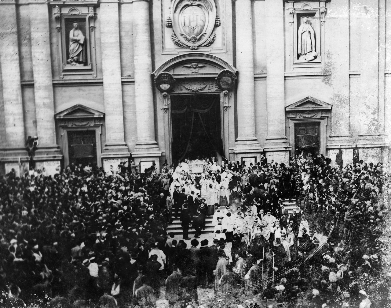 1934-july-funeral.jpg